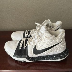 Kyrie 3 Cookies and Cream Size 9.5